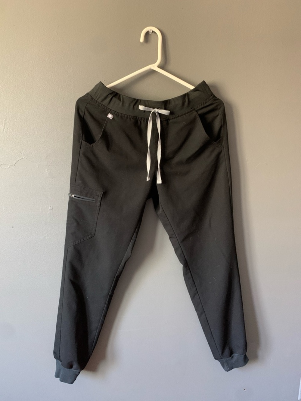 FIGS Women’s  Black Drawstring Jogger scrub pants. Size small in good condition.
